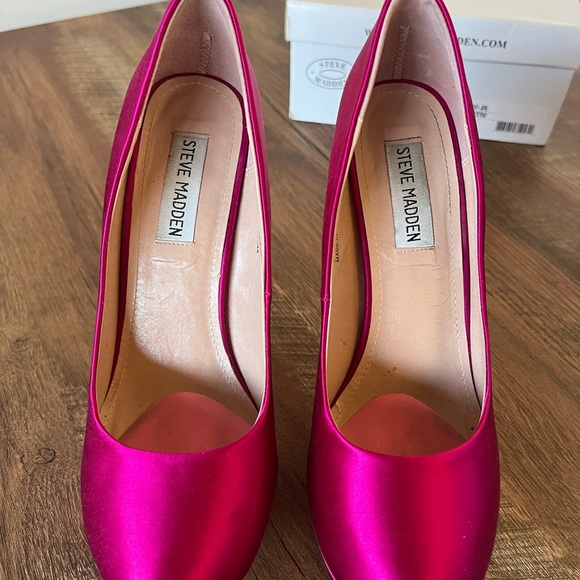 Steve Madden Fuschia Rhinestone Heeled Platform Pumps - Picture 3 of 14